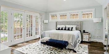 Custom master bedroom with surplus natural light in Houston